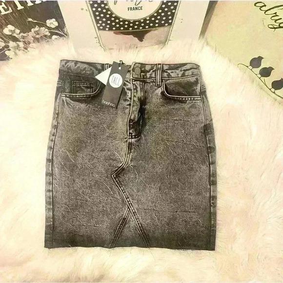 Women’s Tall Acid Wash Raw Hem Denim Skirt - Picture 5 of 6